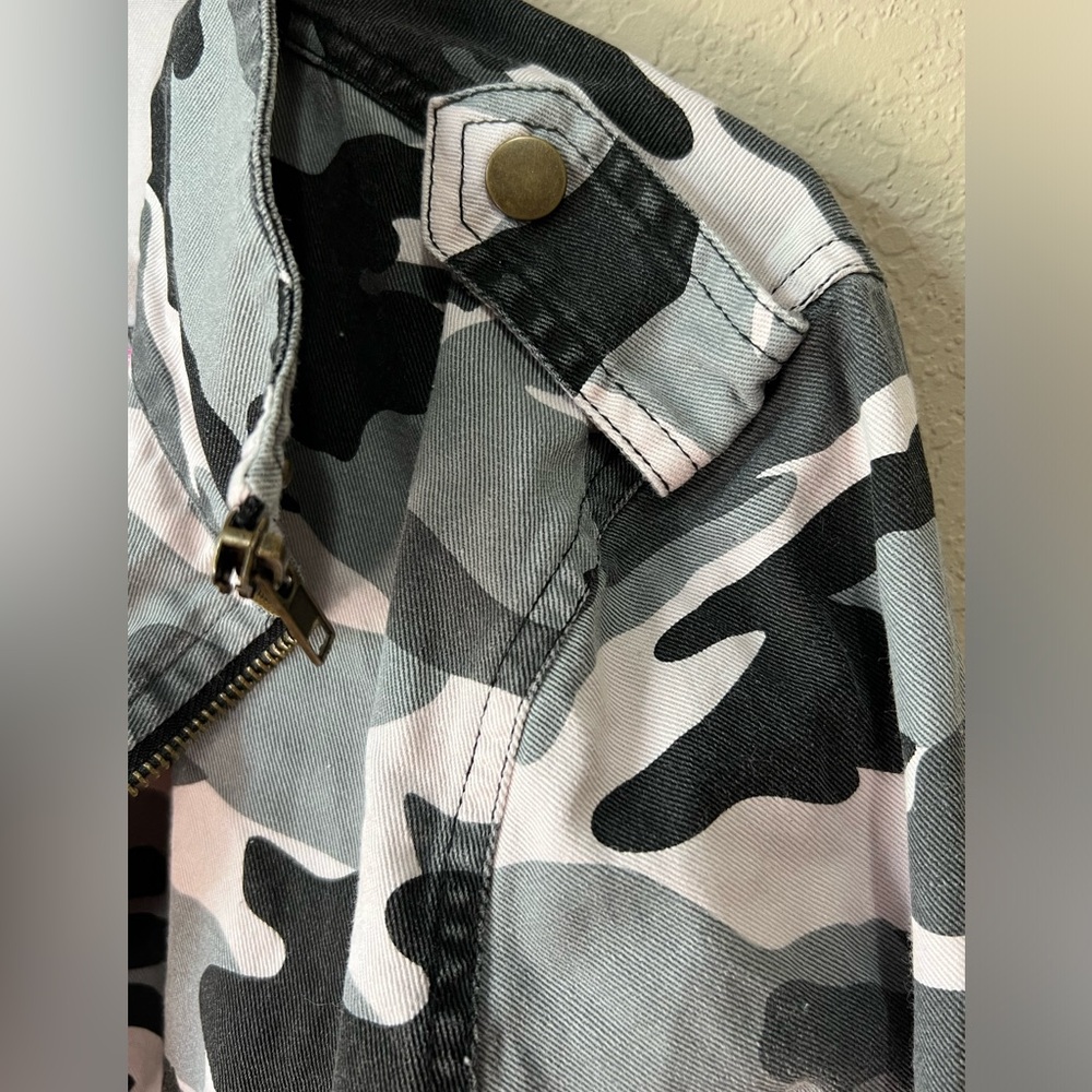 C’EST Jacket - Picture 5 of 6